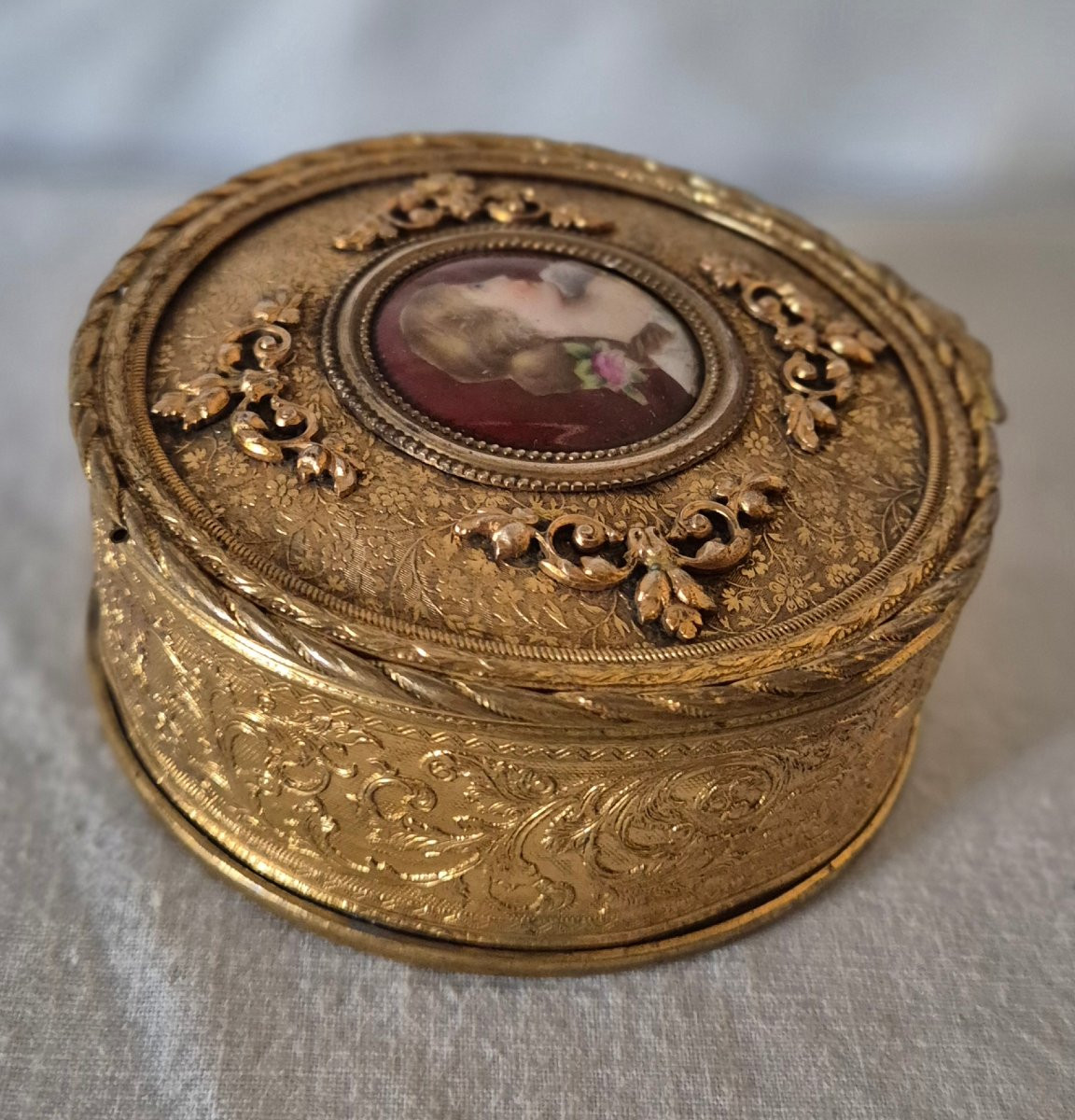 Boîte à bijoux en bronze pomponne doré du XIXème siècle -photo-4