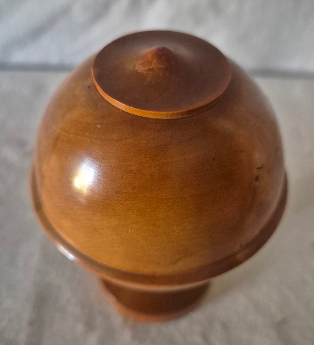 Boîte contenant sphérique sur piedouche  en buis tourné XIXème siècle -photo-5