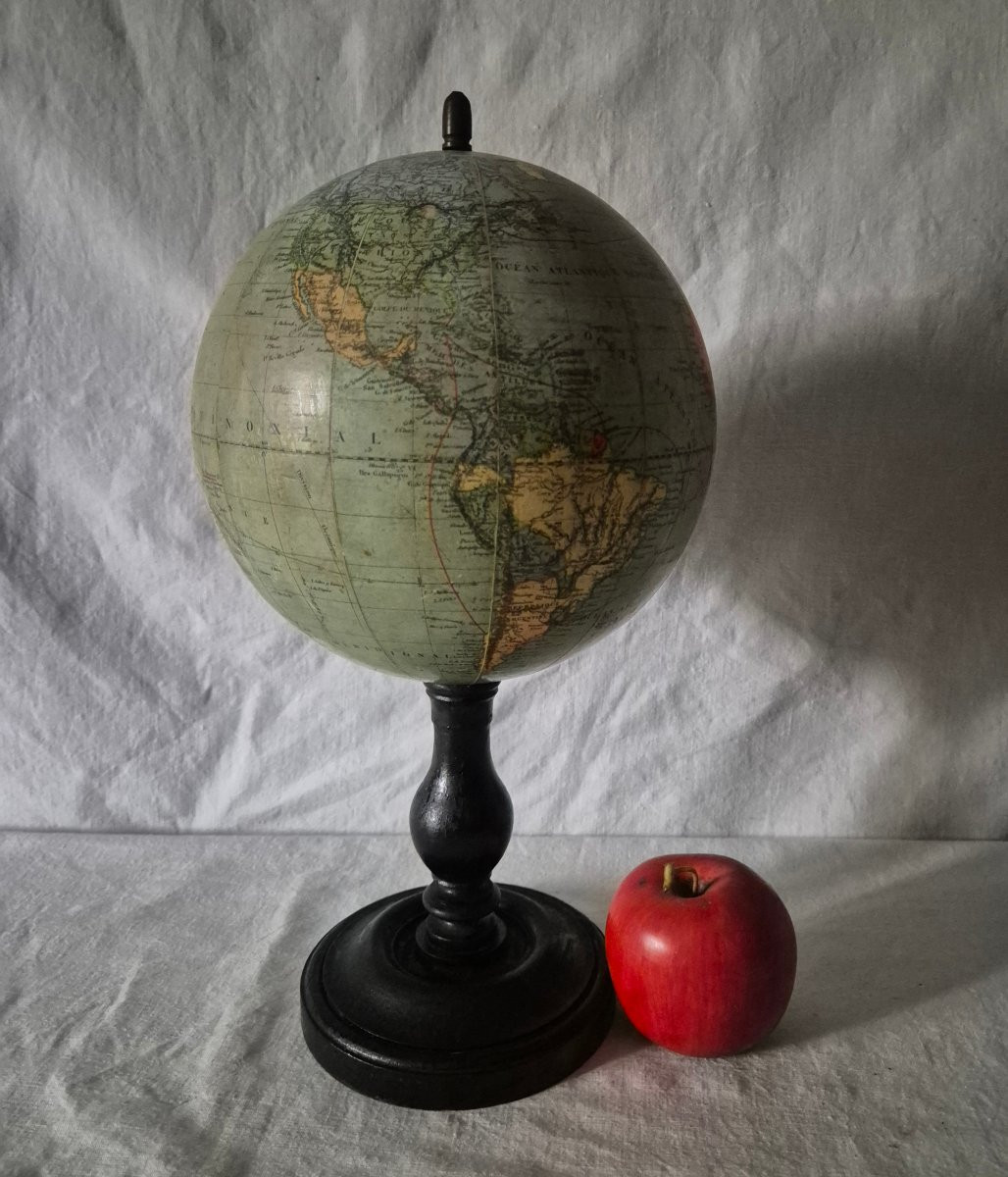 Globe terrestre sur pied bois tourné noir de G Thomas début XXème siècle -photo-2