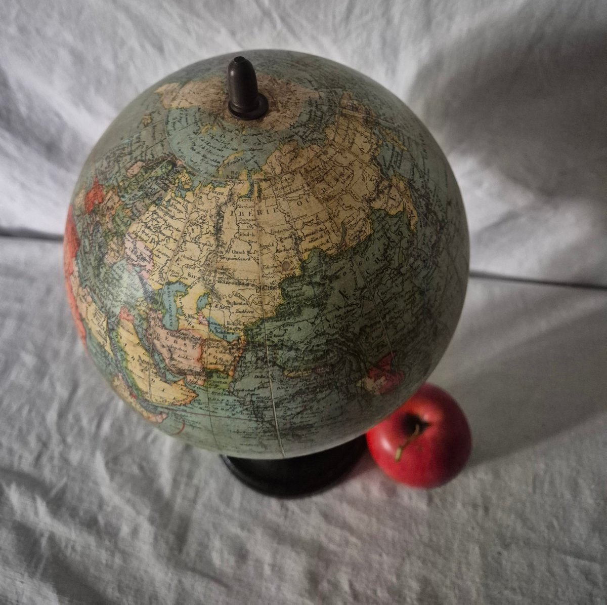 Globe terrestre sur pied bois tourné noir de G Thomas début XXème siècle -photo-4