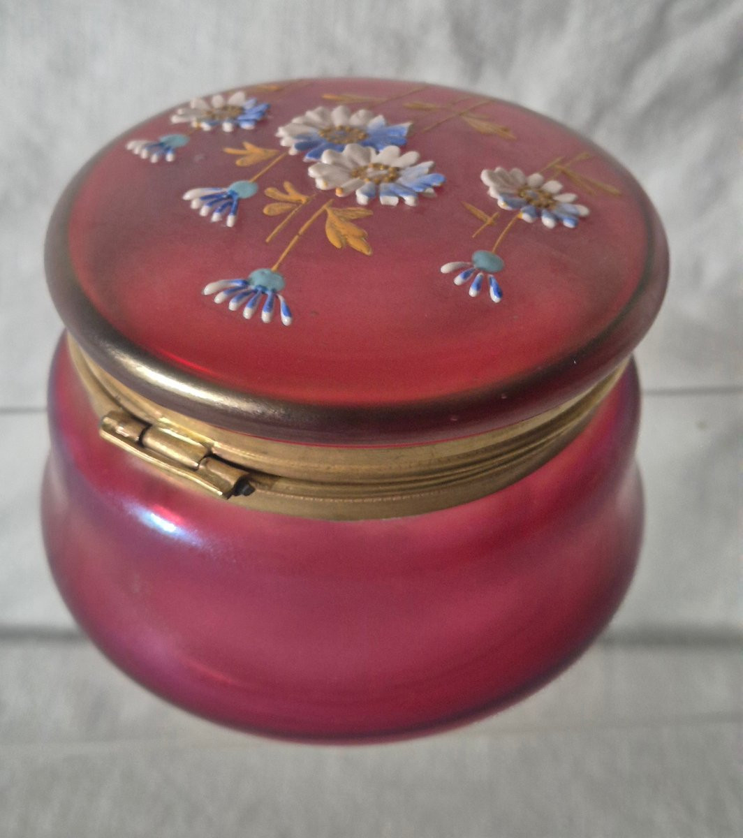 Boîte bonbonnière en verre rouge effet irisé et fleurs émaillées. -photo-3