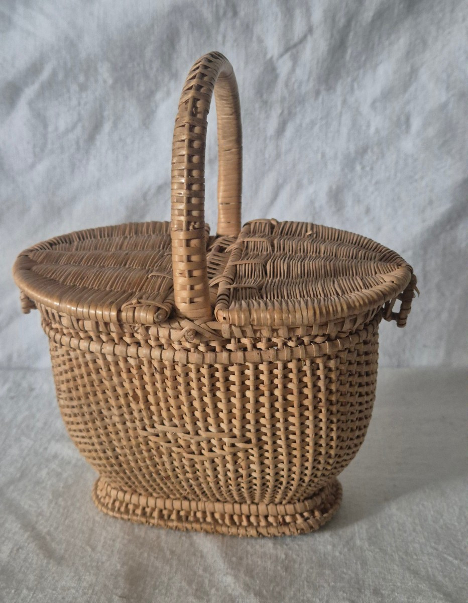 Panier à poupée miniature en vannerie du XIXème siècle 
