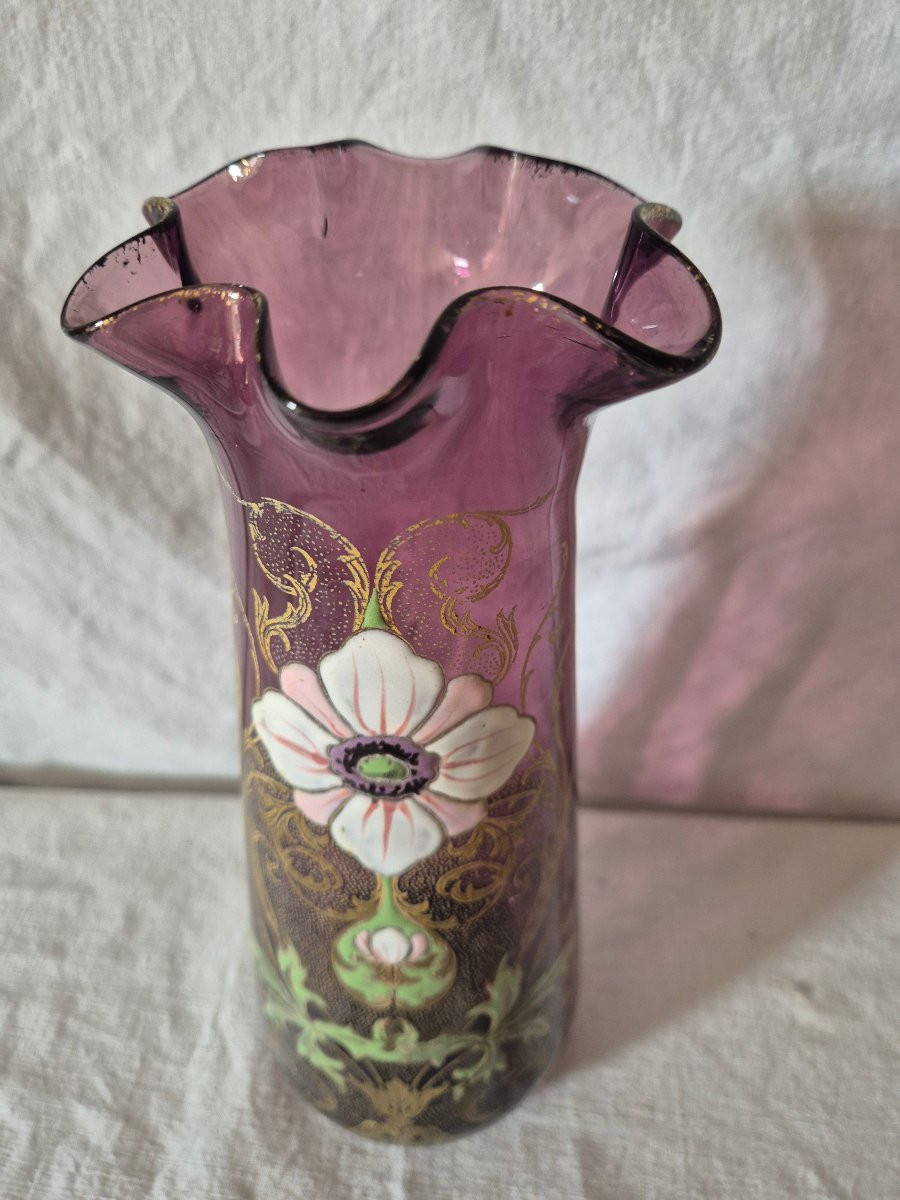 Vase en verre améthyste Art Nouveau à décor floral émaillé -photo-2