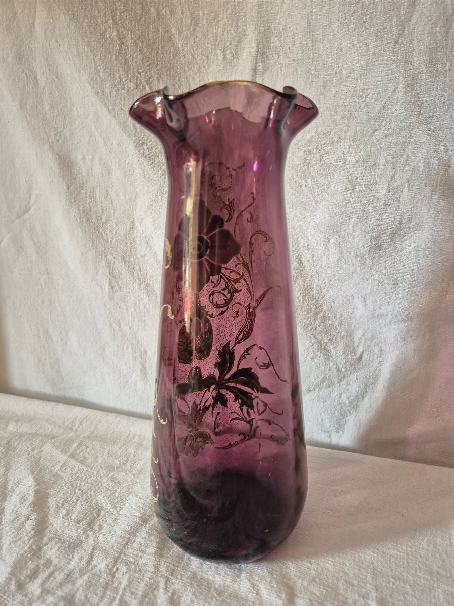 Vase en verre améthyste Art Nouveau à décor floral émaillé -photo-3