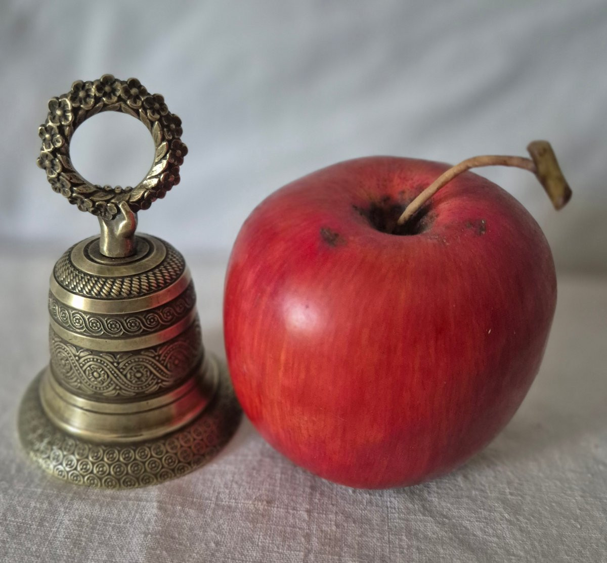 Cloche de table-comptoir en bronze gravé du XIXème siècle -photo-1