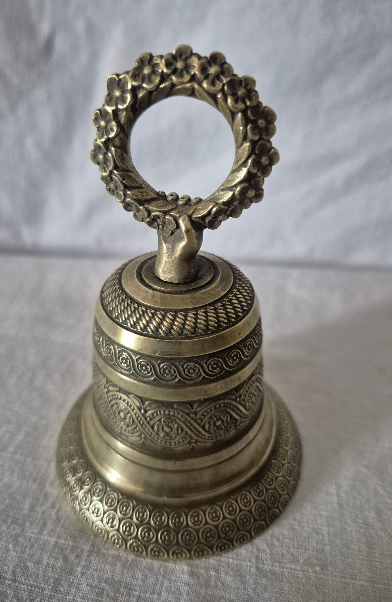 Cloche de table-comptoir en bronze gravé du XIXème siècle 
