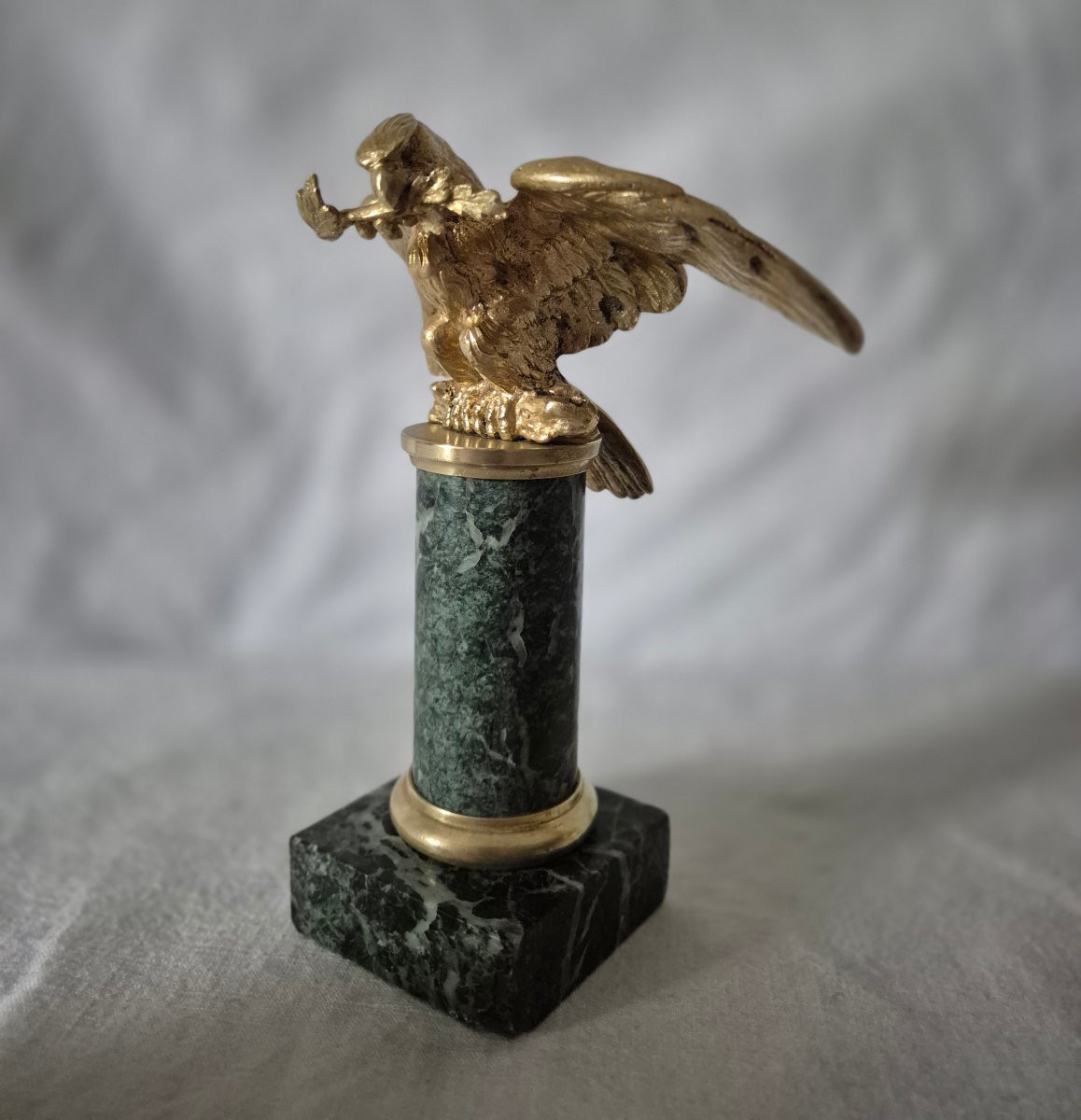 Objet décoratif aigle empire en bronze doré et marbre -photo-1