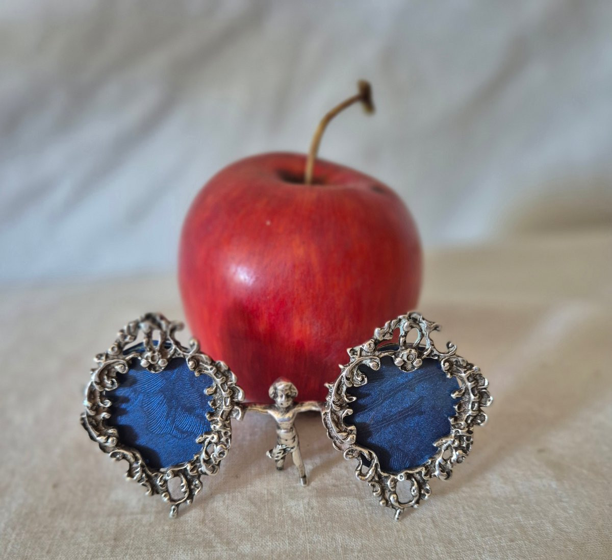 Baroque Heart-shaped Diptych Photo Frame In Sterling Silver-photo-6