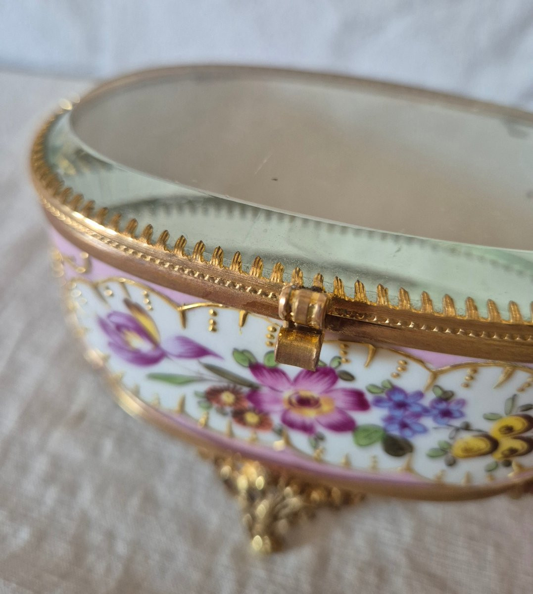 Enameled And Painted Paris Porcelain Jewelry Box, Bronze And Chamfered Glass-photo-1