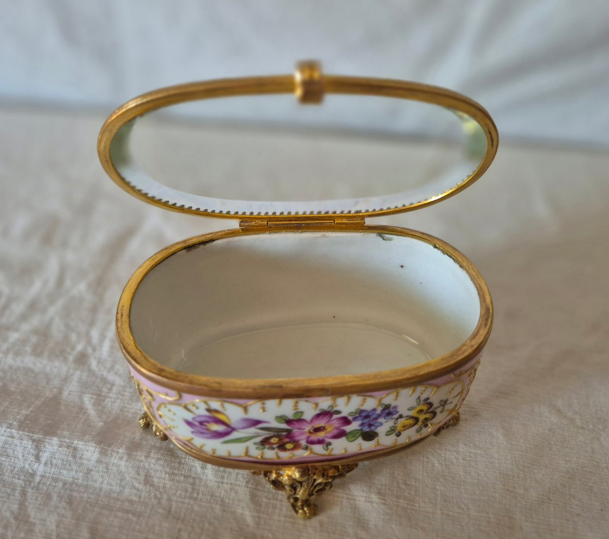 Enameled And Painted Paris Porcelain Jewelry Box, Bronze And Chamfered Glass-photo-4