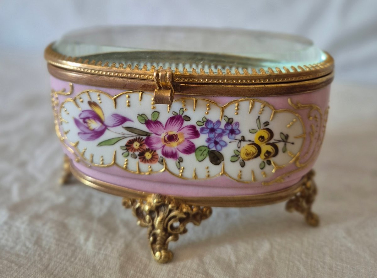 Enameled And Painted Paris Porcelain Jewelry Box, Bronze And Chamfered Glass-photo-7
