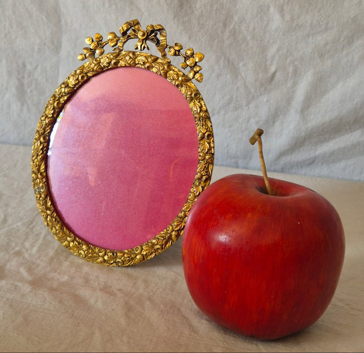 Gilt Bronze And Chased Oval Photo Frame With Convex Glass From The 19th Century-photo-6