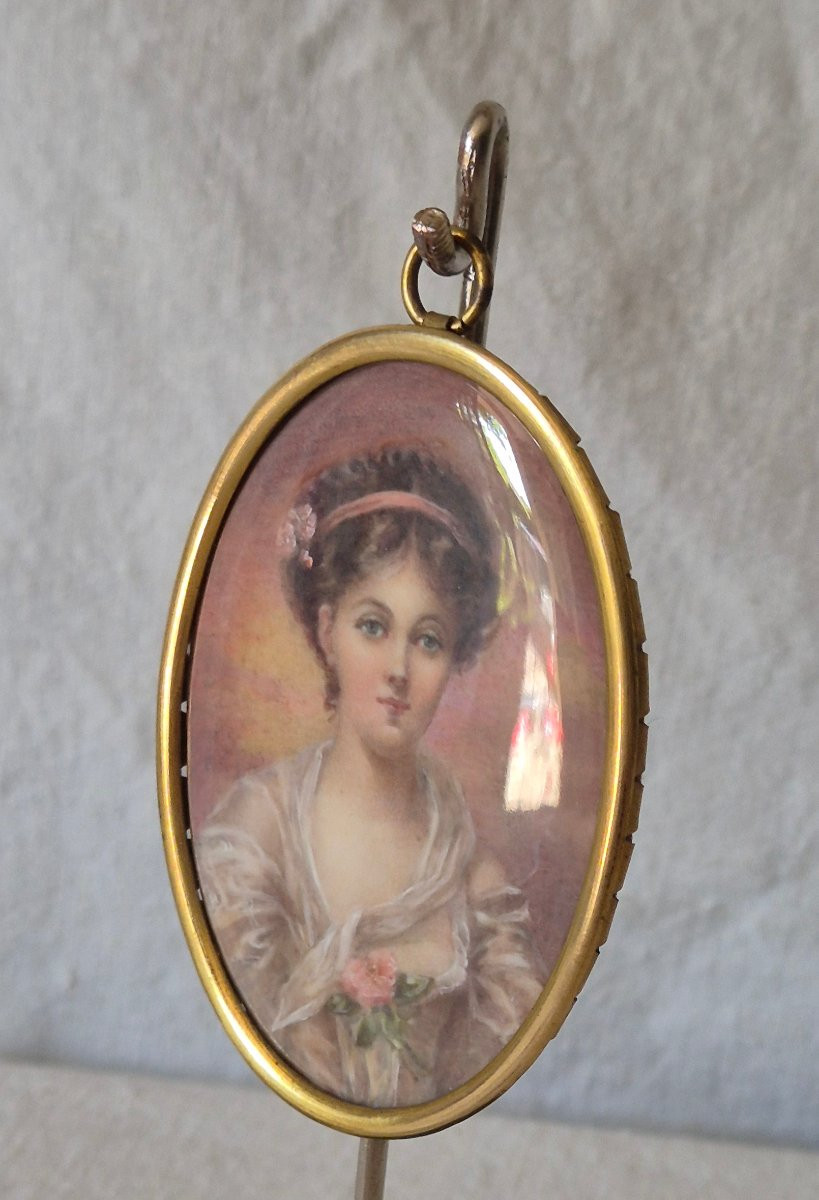 Miniature ovale de jeune fille à la rose peinte sur ivoire fin XIXème -photo-1