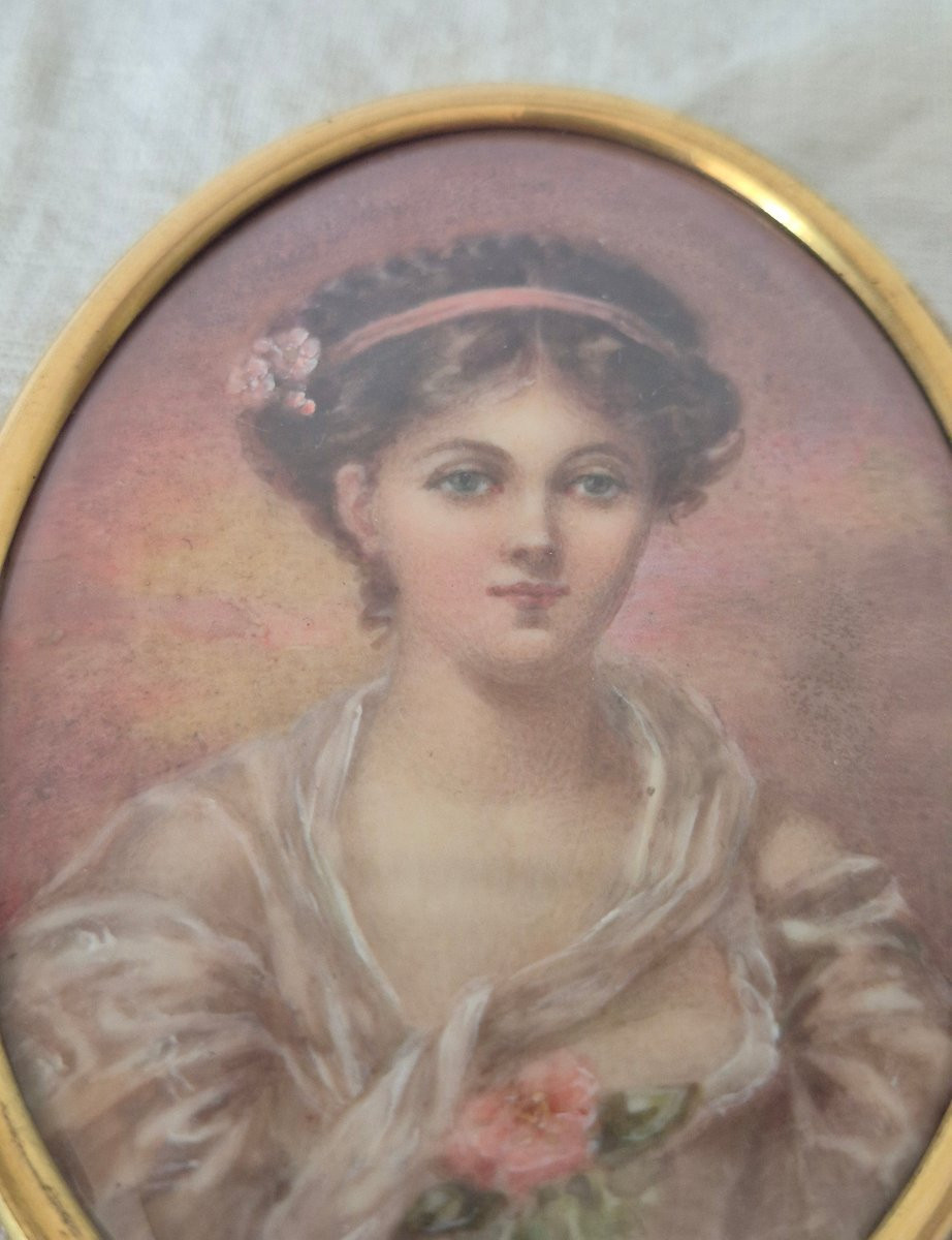 Miniature ovale de jeune fille à la rose peinte sur ivoire fin XIXème -photo-3