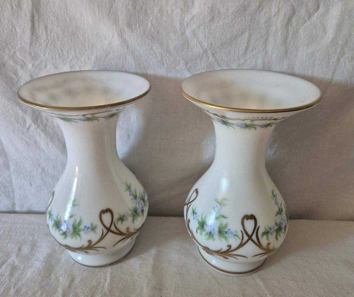 Pair Of Napoleon III White Opaline Vases Decorated With Forget-me-nots And Gilded Foliage-photo-2