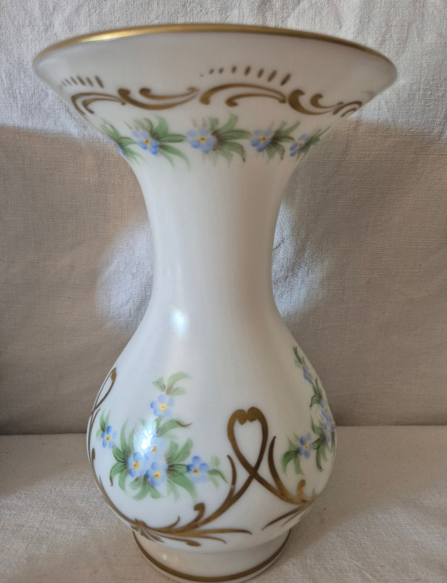 Pair Of Napoleon III White Opaline Vases Decorated With Forget-me-nots And Gilded Foliage-photo-4