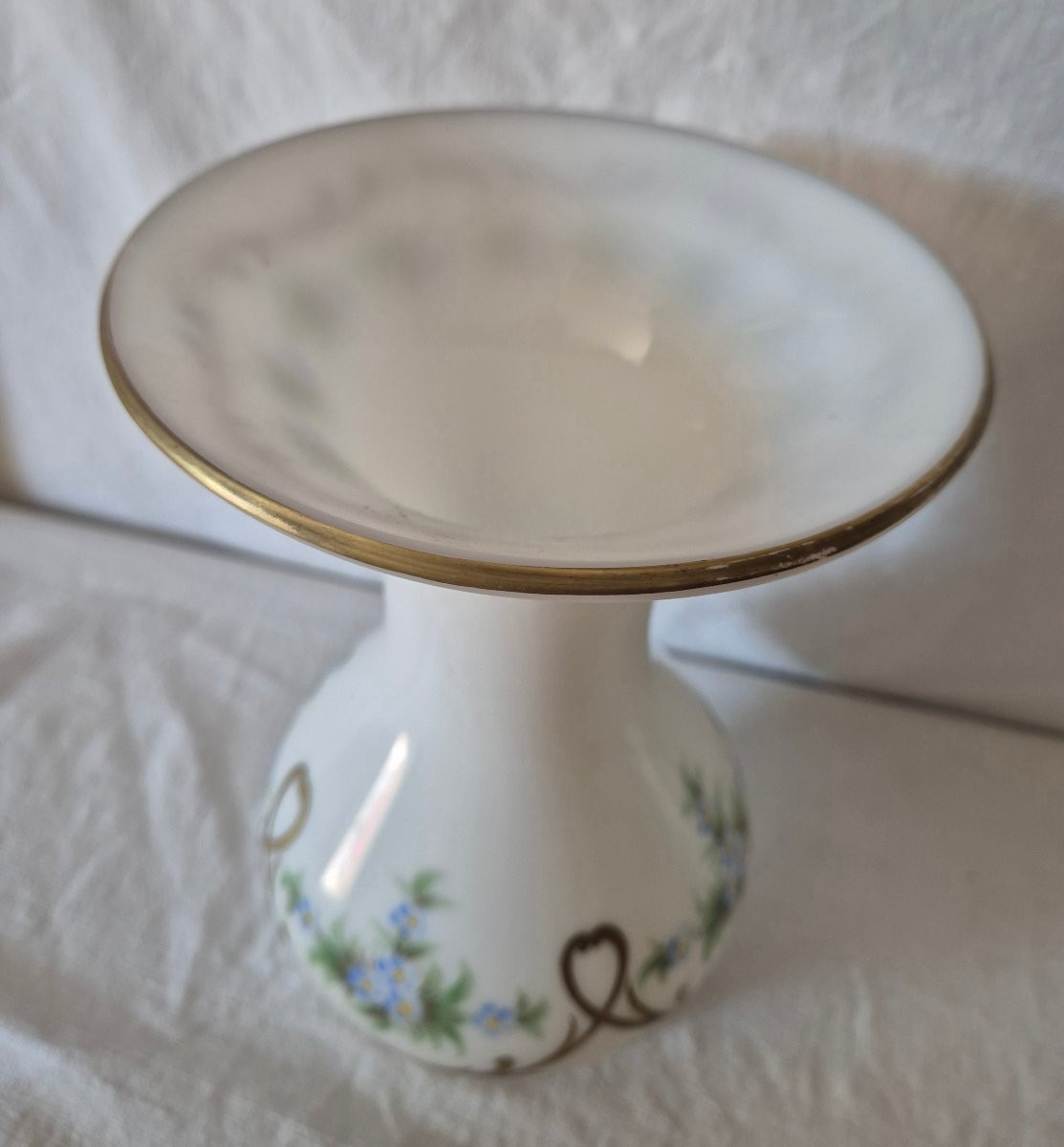 Pair Of Napoleon III White Opaline Vases Decorated With Forget-me-nots And Gilded Foliage-photo-4