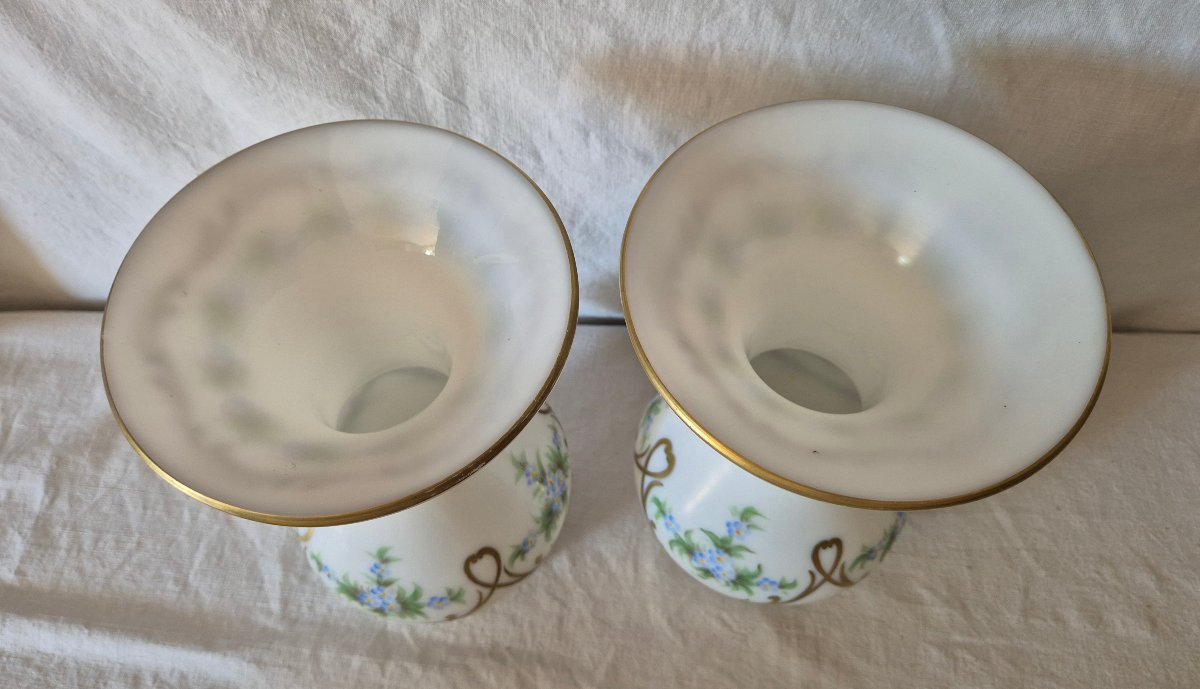 Pair Of Napoleon III White Opaline Vases Decorated With Forget-me-nots And Gilded Foliage-photo-5
