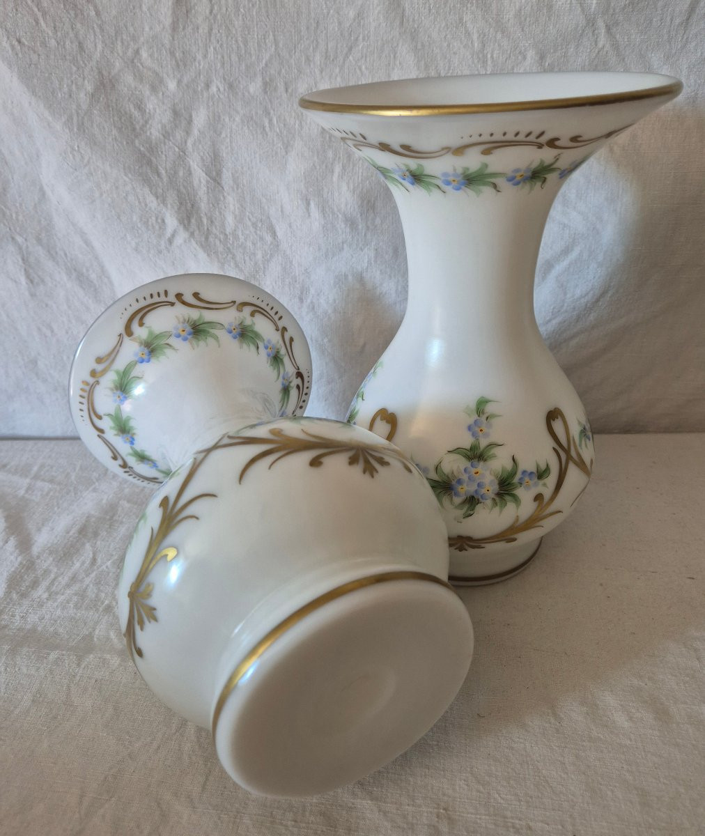 Pair Of Napoleon III White Opaline Vases Decorated With Forget-me-nots And Gilded Foliage-photo-7