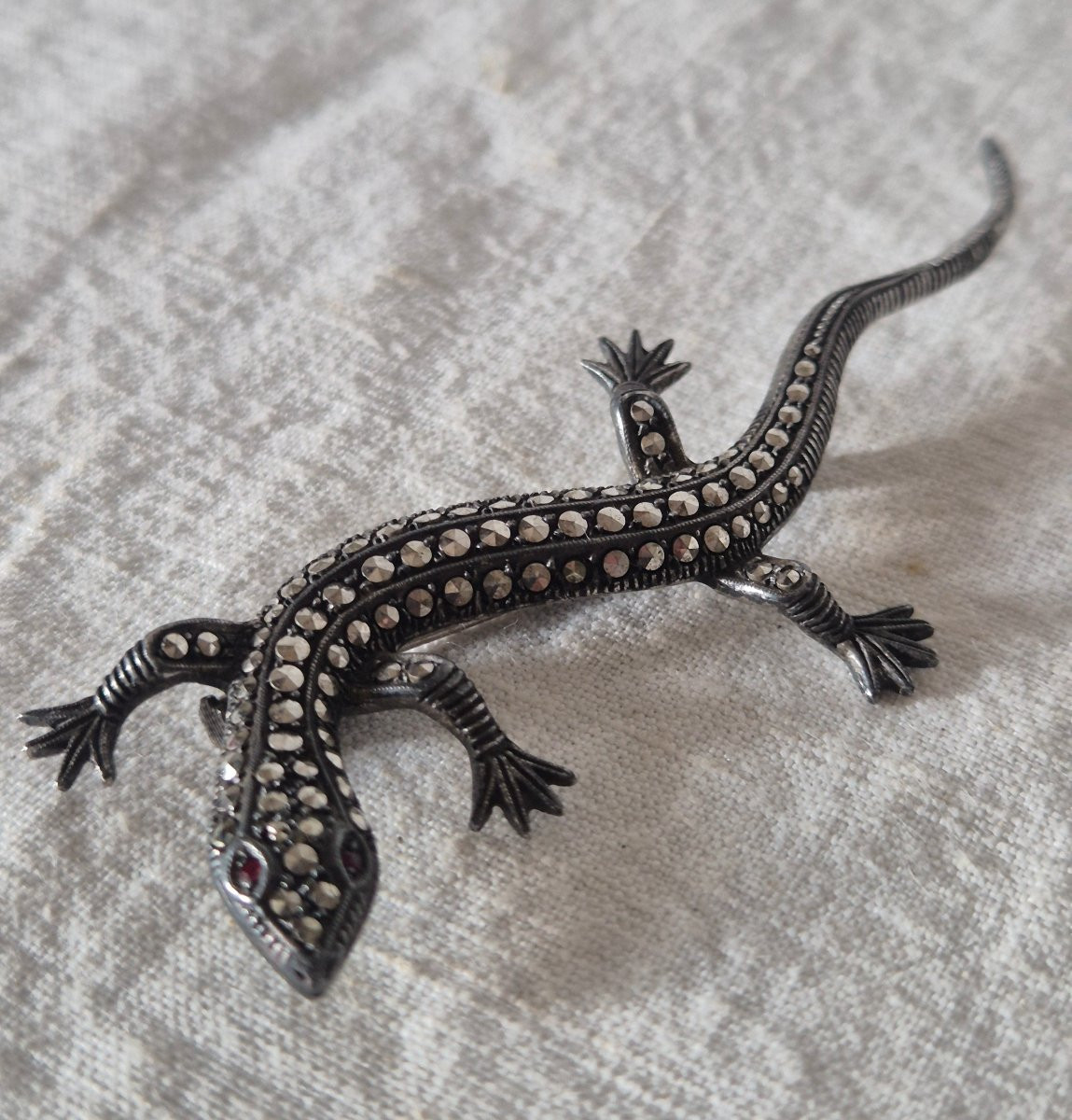 Broche lézard gecko en argent aux marcassites et yeux de rubis -photo-2
