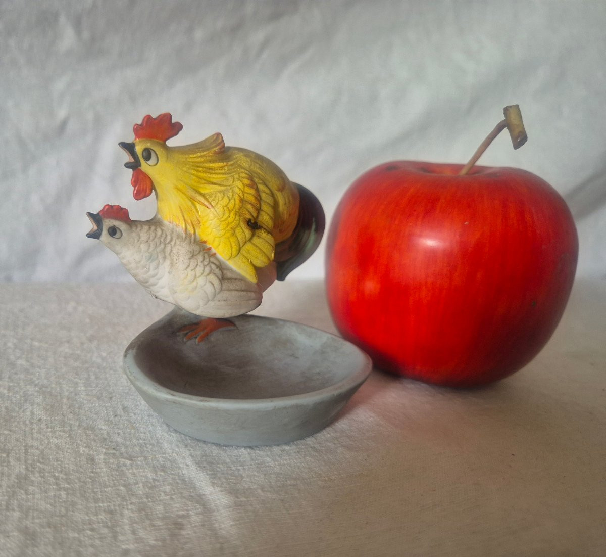 Cendrier vide poche trembleur de poule et de coq en suspension pour un effet de bascule-photo-1