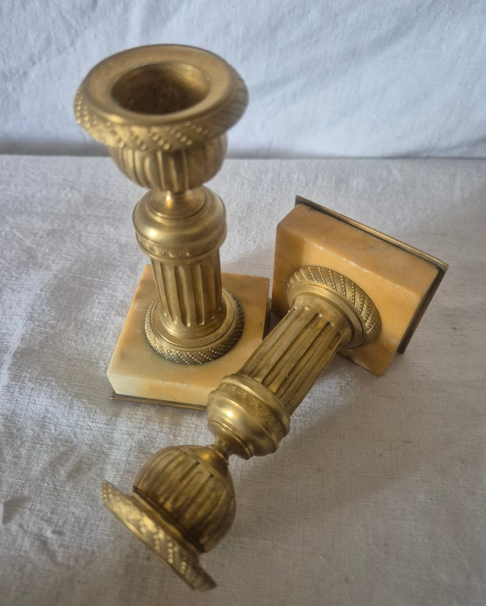 Paire de petits bougeoirs de table en bronze doré et marbre du XIXème siècle -photo-5