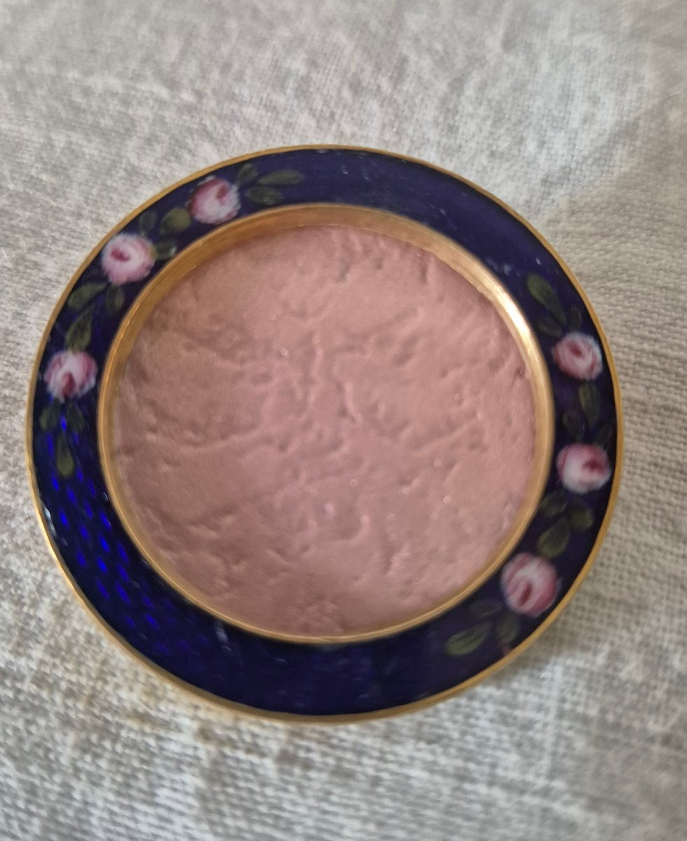 Tout petit cadre photo rond en bronze émaillé à effet guilloché fin XIXème siècle -photo-4