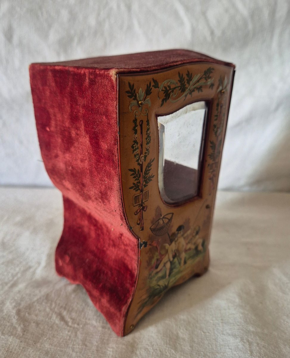 Chaise à Porteur Porte Montre Lithographed Sheet Metal With 18th Century Decor-photo-4