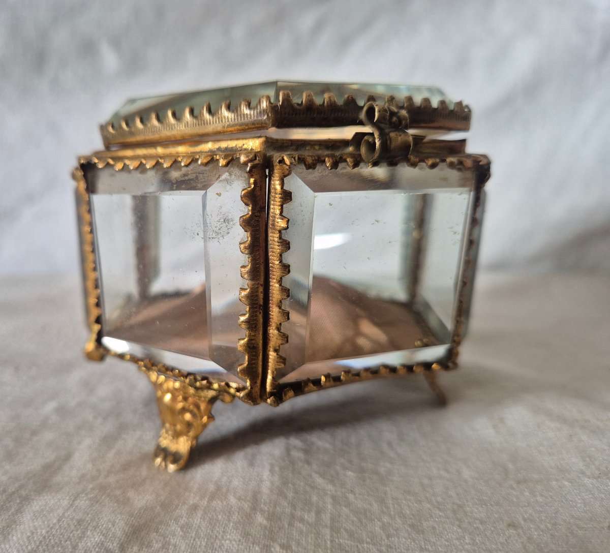 Hexagonal Jewelry Box In Gilded Pompom Bronze From The 19th Century-photo-2