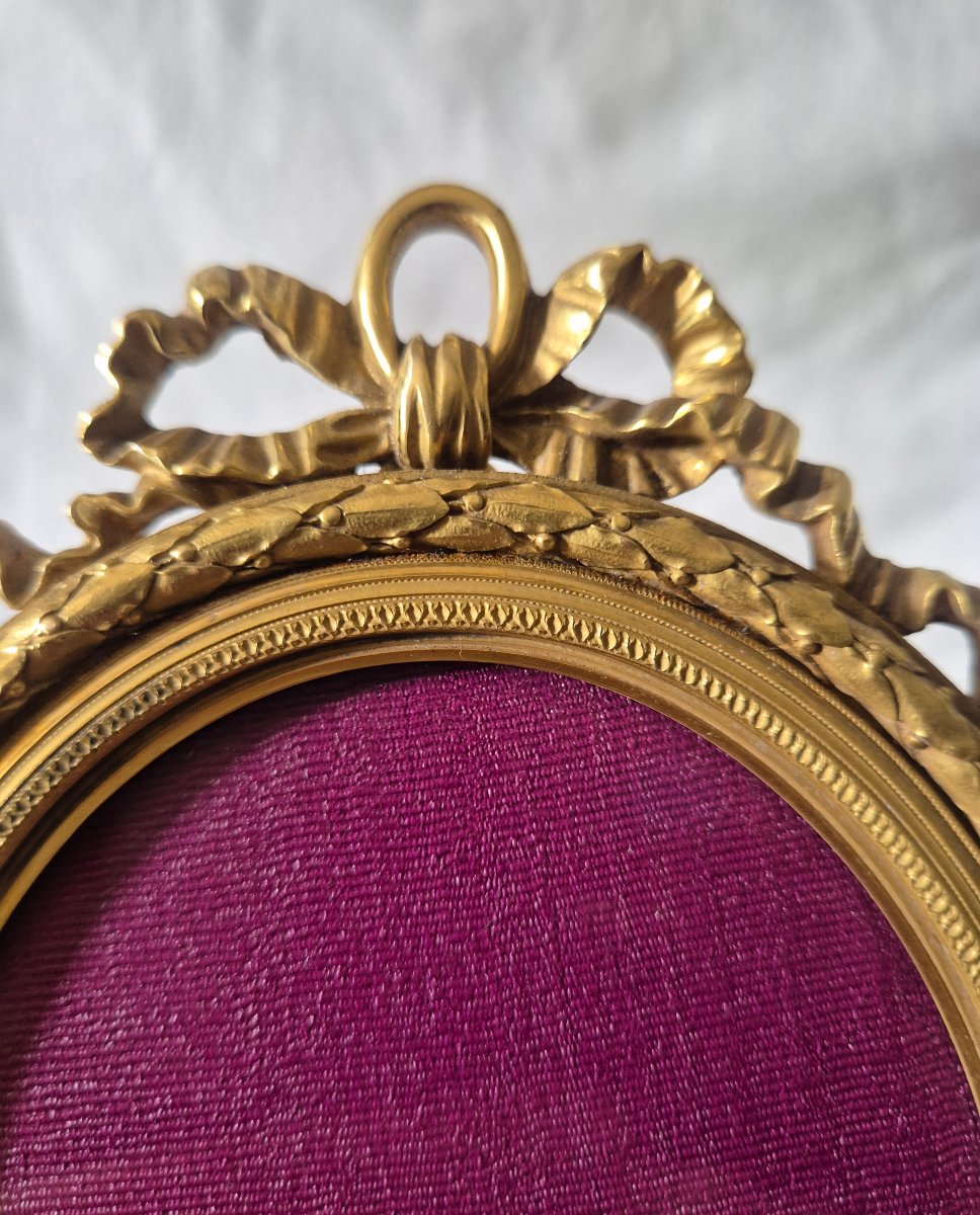 Cadre ovale Second Empire de style Louis XVI en bronze doré -photo-2