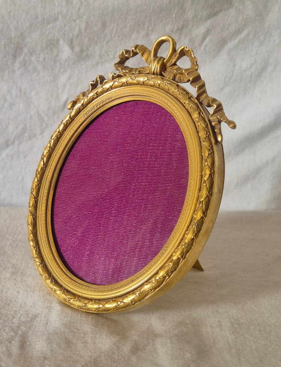 Cadre ovale Second Empire de style Louis XVI en bronze doré -photo-4