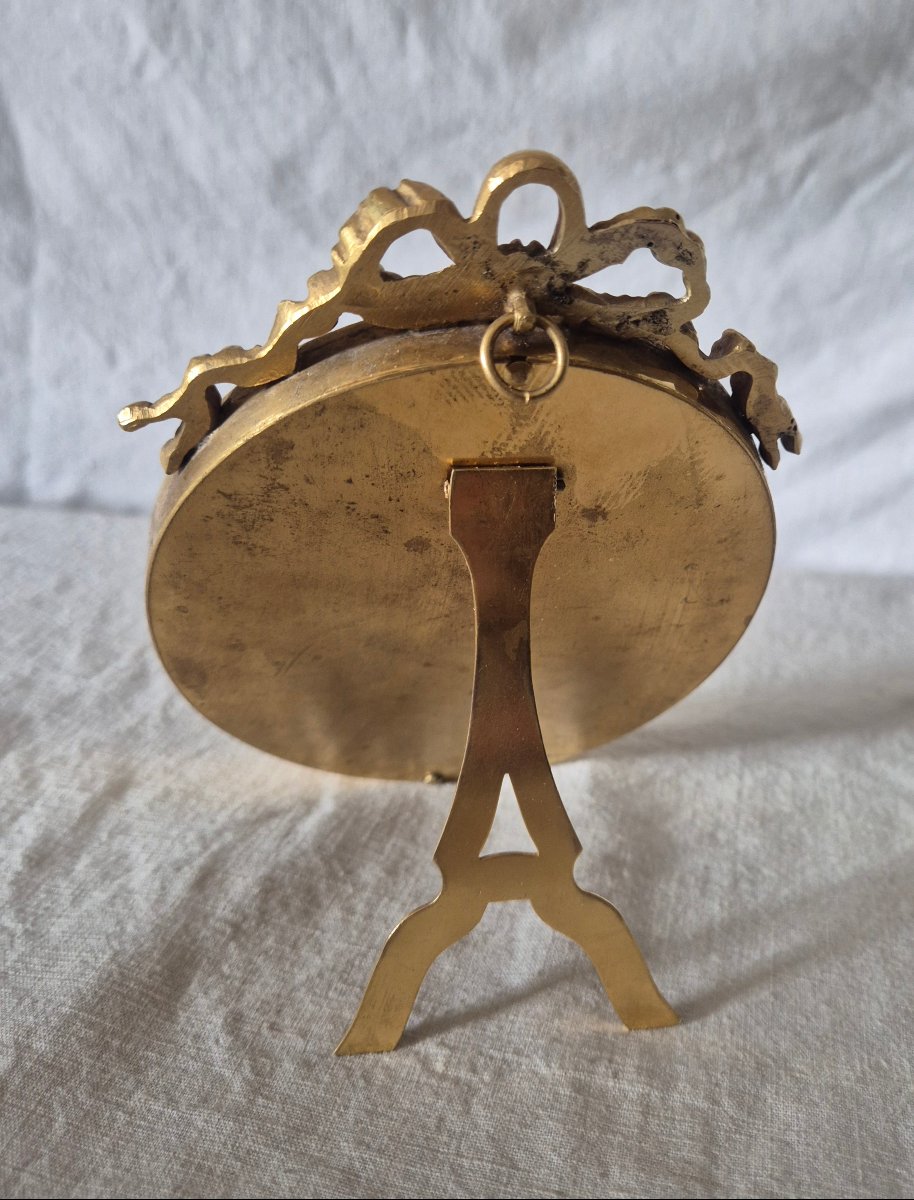 Cadre ovale Second Empire de style Louis XVI en bronze doré -photo-1