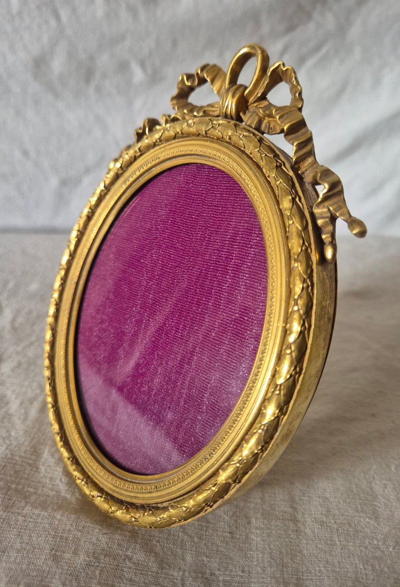 Cadre ovale Second Empire de style Louis XVI en bronze doré -photo-7
