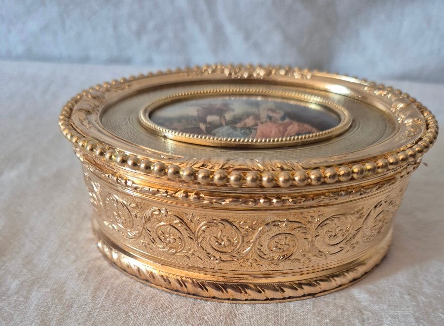 Napoleon III Gilt Bronze Oval Jewelry Box With Country Scene Medallion 18th Century-photo-2