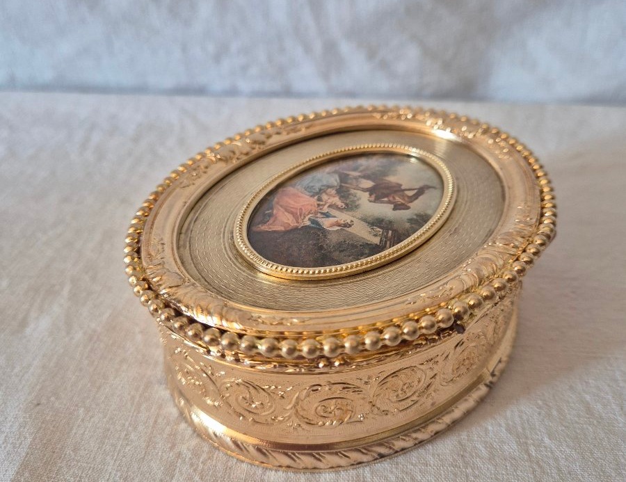 Napoleon III Gilt Bronze Oval Jewelry Box With Country Scene Medallion 18th Century-photo-3