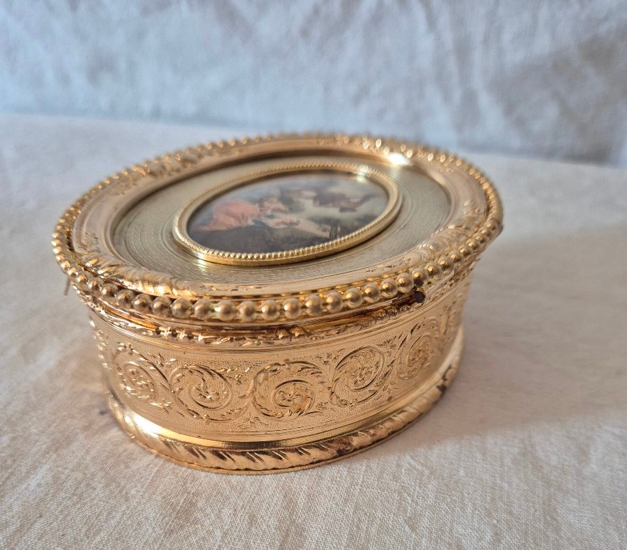 Napoleon III Gilt Bronze Oval Jewelry Box With Country Scene Medallion 18th Century-photo-4