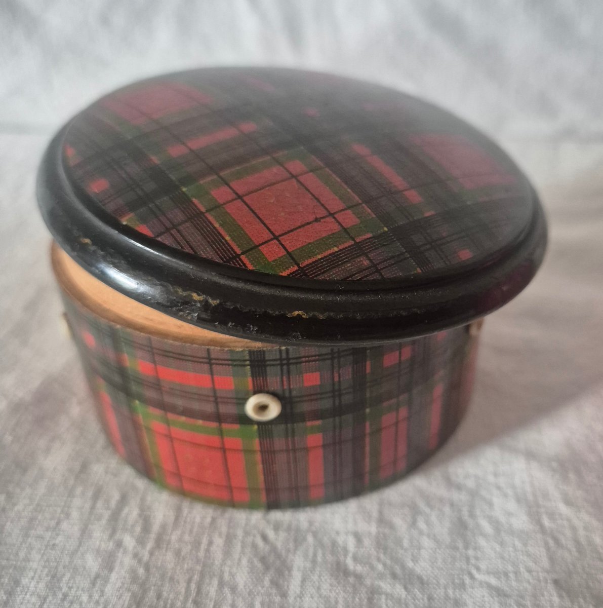 Sewing Special: 19th Century Tartan Thread Winder Box-photo-4