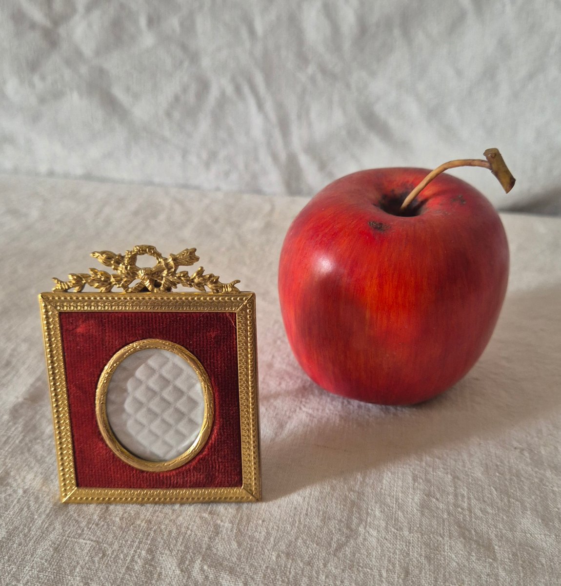 Square Gilded Bronze Photo Frame For Miniature With Oval Pass-through-photo-2