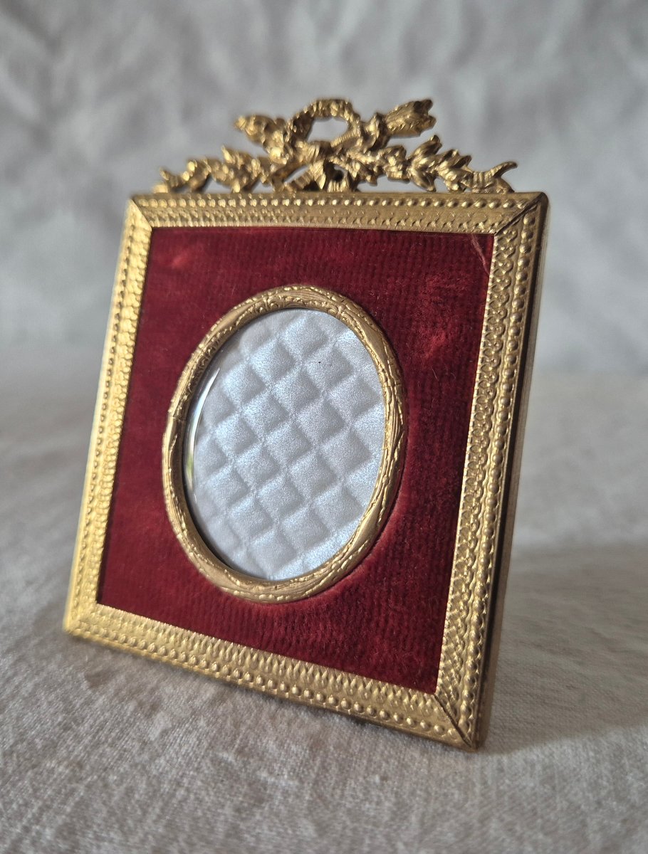 Square Gilded Bronze Photo Frame For Miniature With Oval Pass-through
