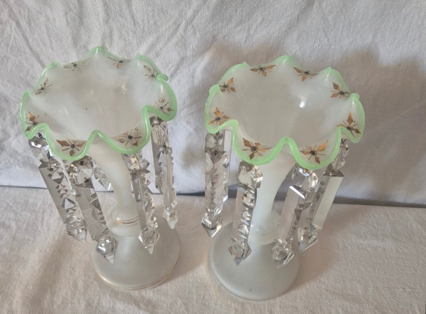 Pair Of Pineapple Holders In White Granite Opaline With Baccarat Knife Pendants-photo-2