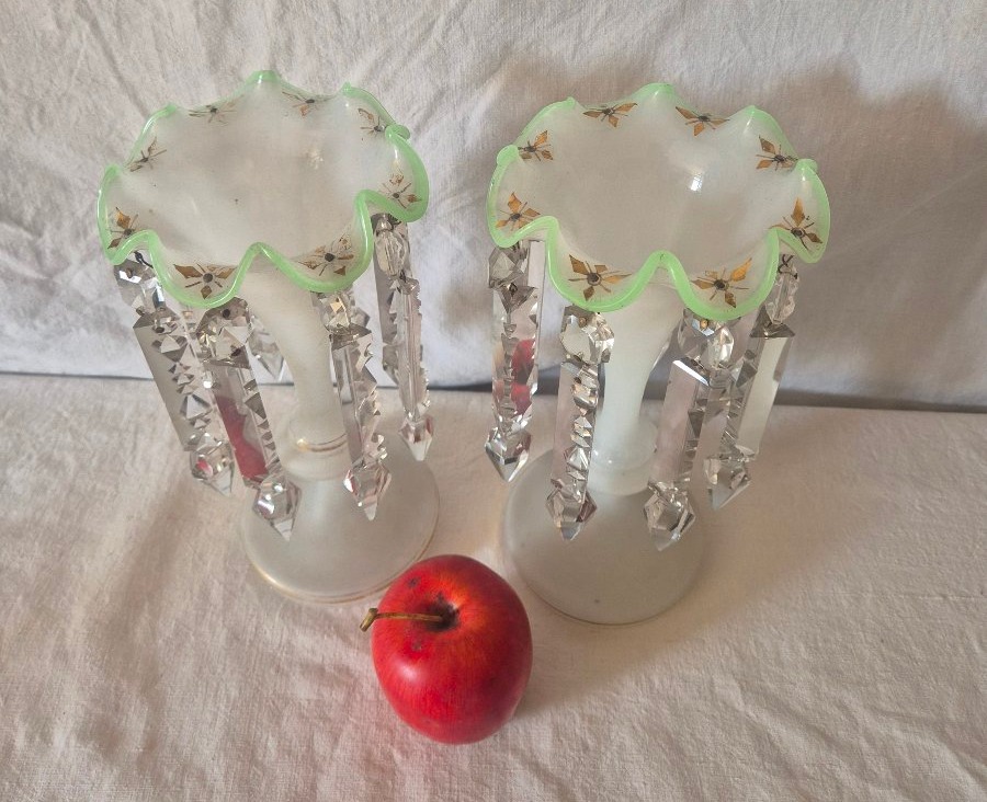 Pair Of Pineapple Holders In White Granite Opaline With Baccarat Knife Pendants-photo-4