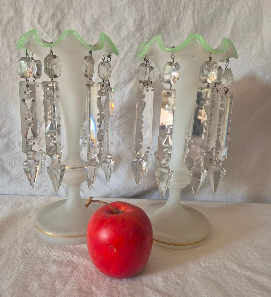 Pair Of Pineapple Holders In White Granite Opaline With Baccarat Knife Pendants-photo-2