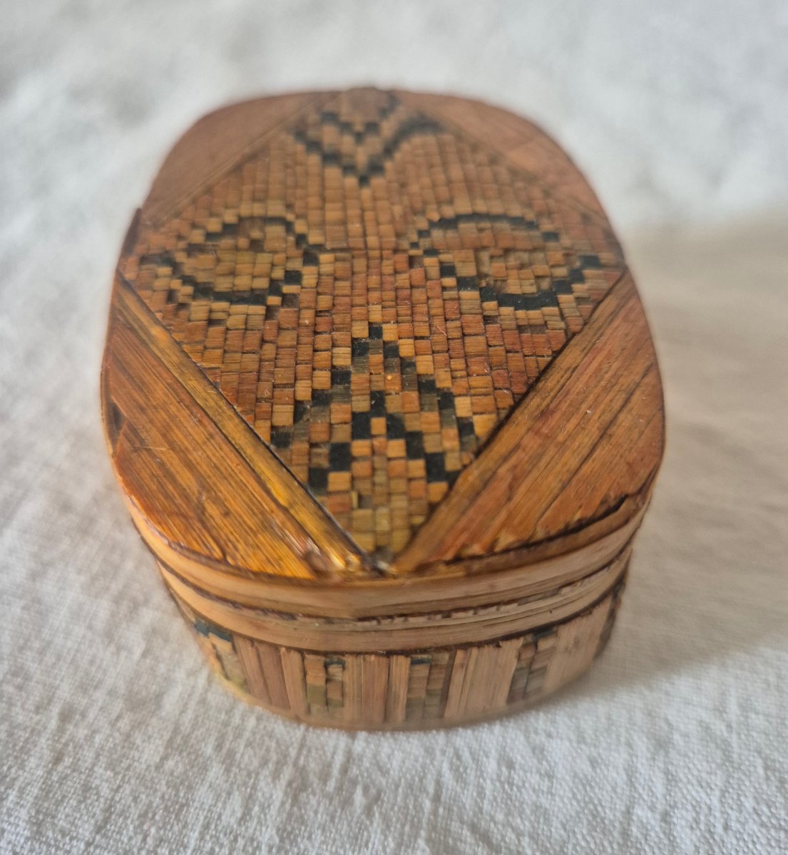 Reliquary Straw Marquetry Casket With Two Relics-photo-4