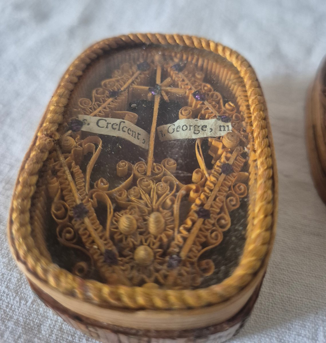 Reliquary Straw Marquetry Casket With Two Relics-photo-3