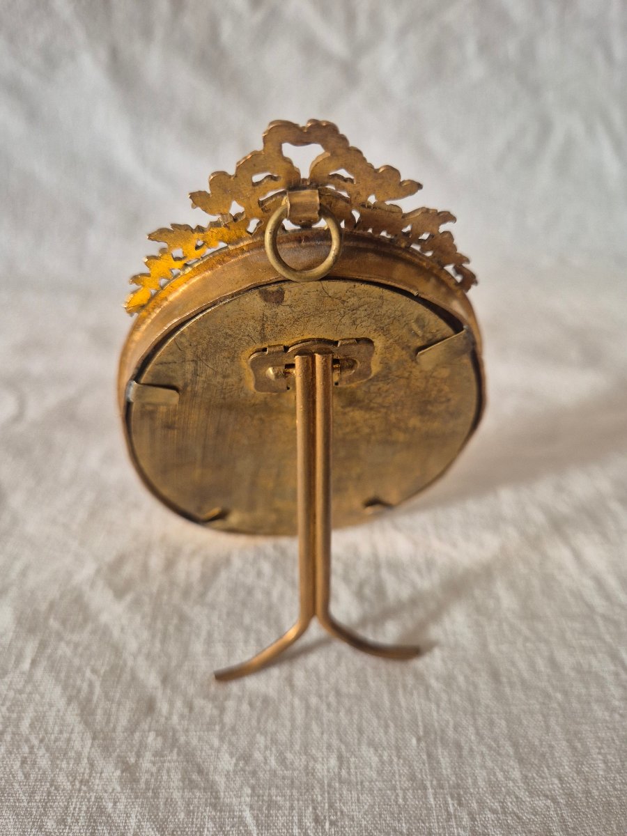 Cadre photo bronze doré format ovale de style Louis XVI de la fin du XIXème siècle -photo-4