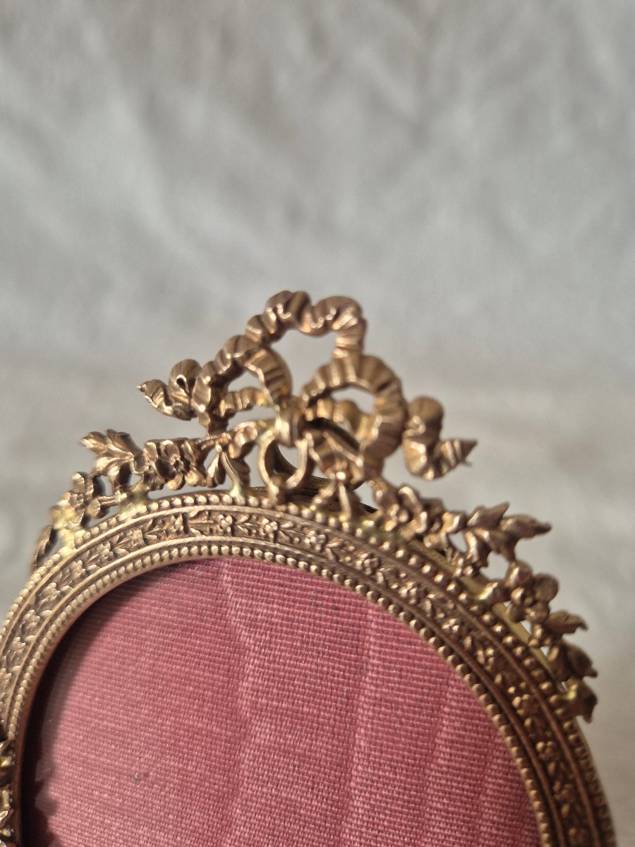 Cadre photo bronze doré format ovale de style Louis XVI de la fin du XIXème siècle -photo-2