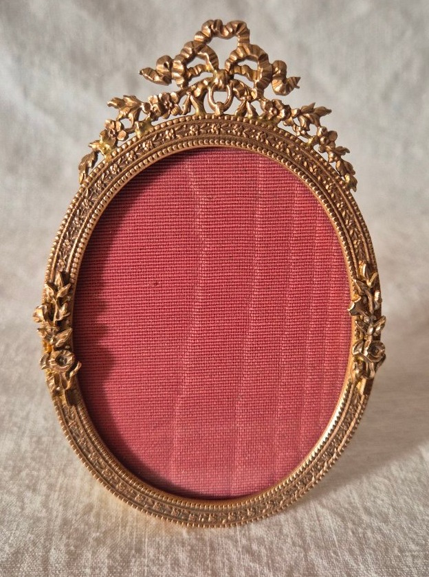 Cadre photo bronze doré format ovale de style Louis XVI de la fin du XIXème siècle -photo-3
