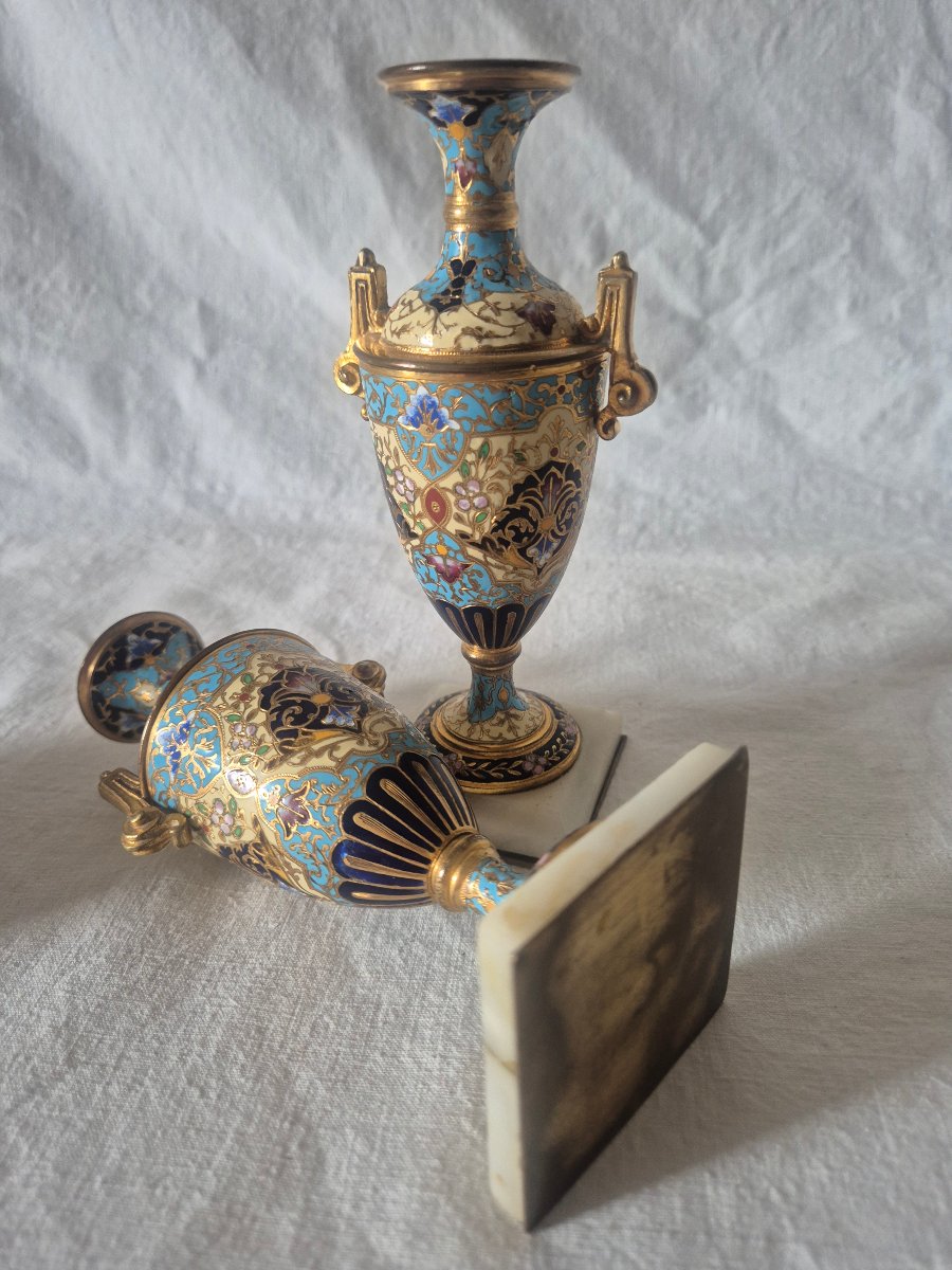 Paire d’amphores en bronze doré à décor d'émail cloisonné du XIXème siècle -photo-6