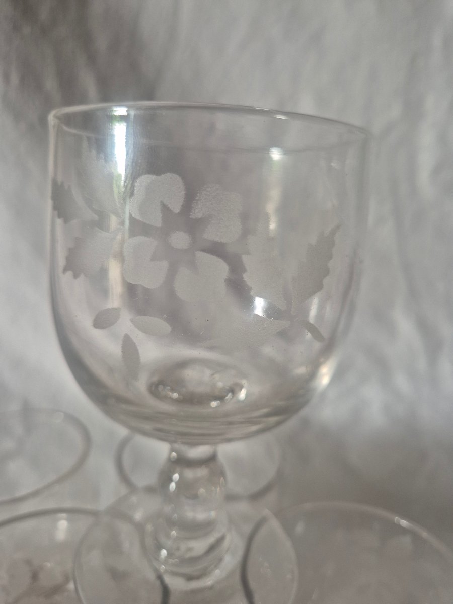 Série de huit verres ballon gravés de fleurs du XIXème siècle -photo-3