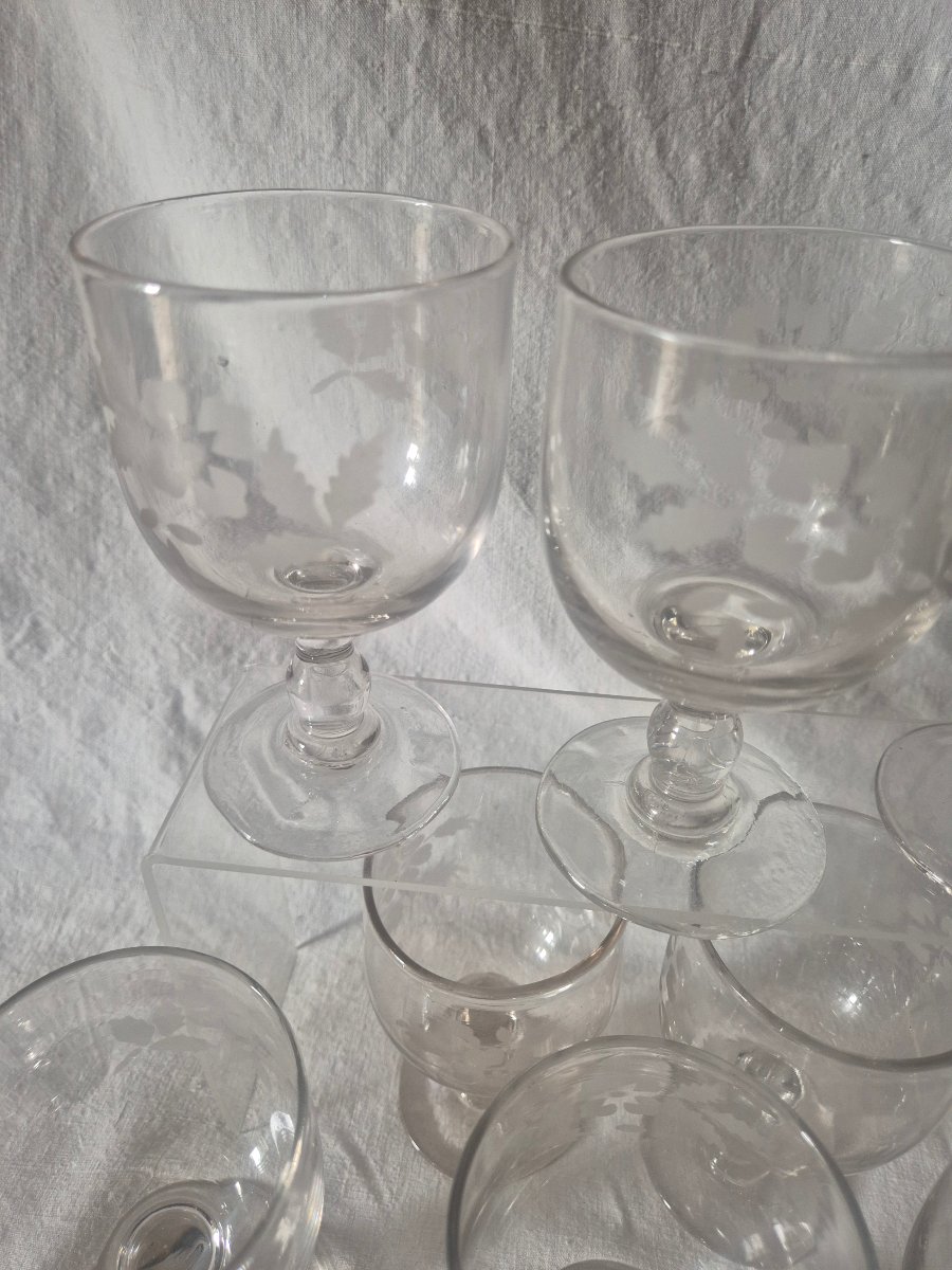 Série de huit verres ballon gravés de fleurs du XIXème siècle -photo-1